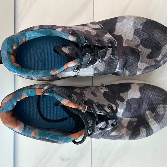 Nike Roshe One Camo Sneakers Multicolor – Size 7 Women - Picture 4 of 8